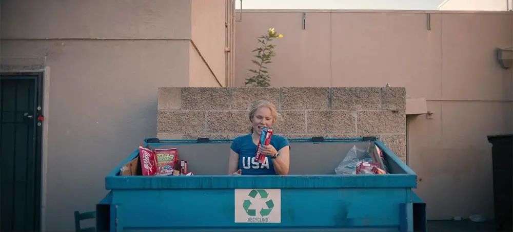 再也不用「擠牙膏」，高露潔換上的「潤滑劑」包裝，讓牙膏從此一滴不剩